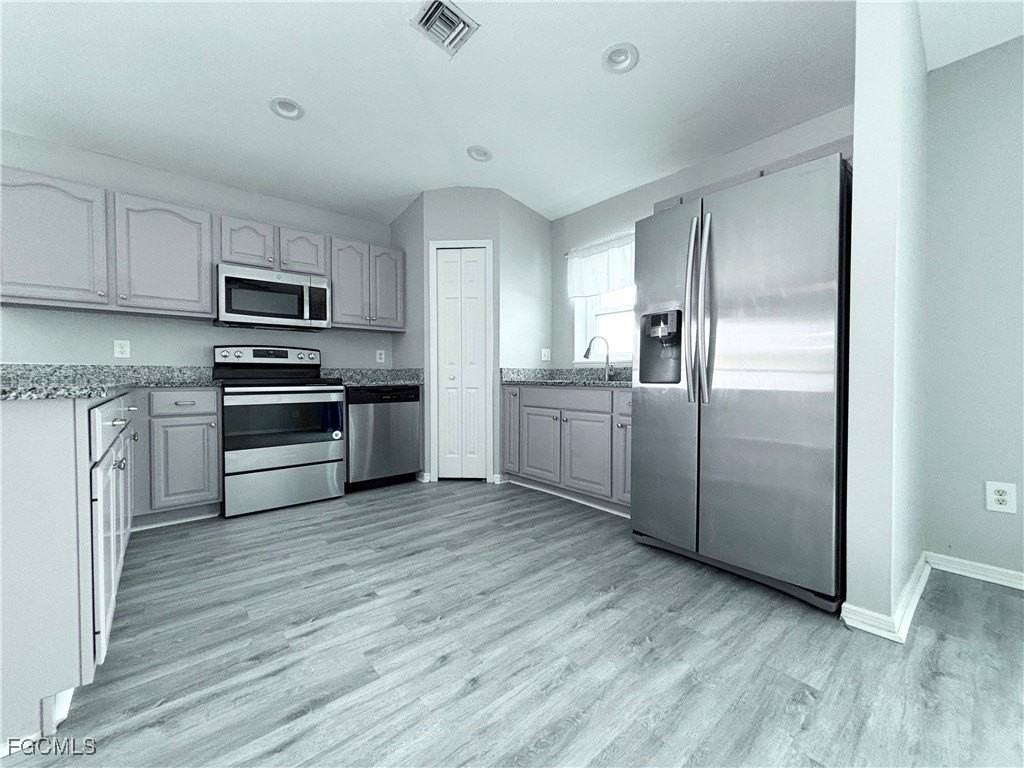 4523 Southwest 7th Place - Photo 5 of 19