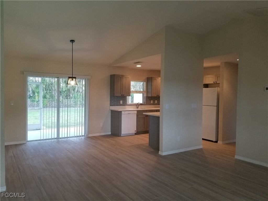 914 Santa Barbara Blvd - Photo 6 of 13