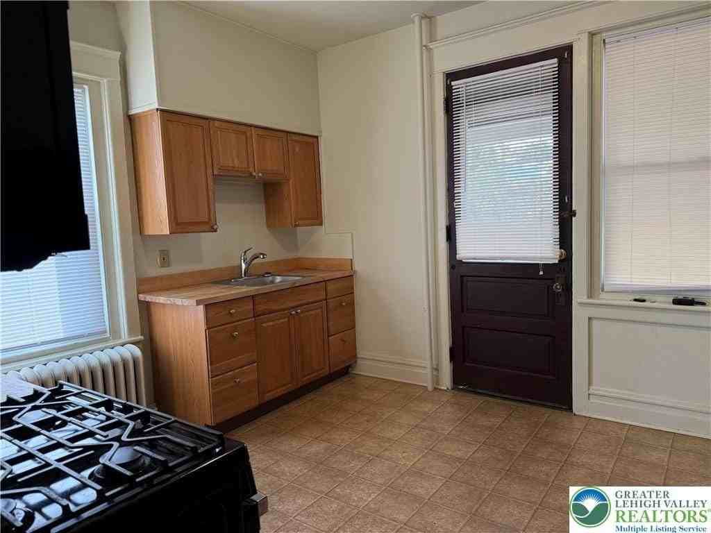 1629 W Broad St #2ndFL - Photo 3 of 12