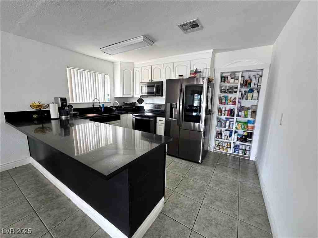 5248 Rambling Rd - Photo 3 of 33