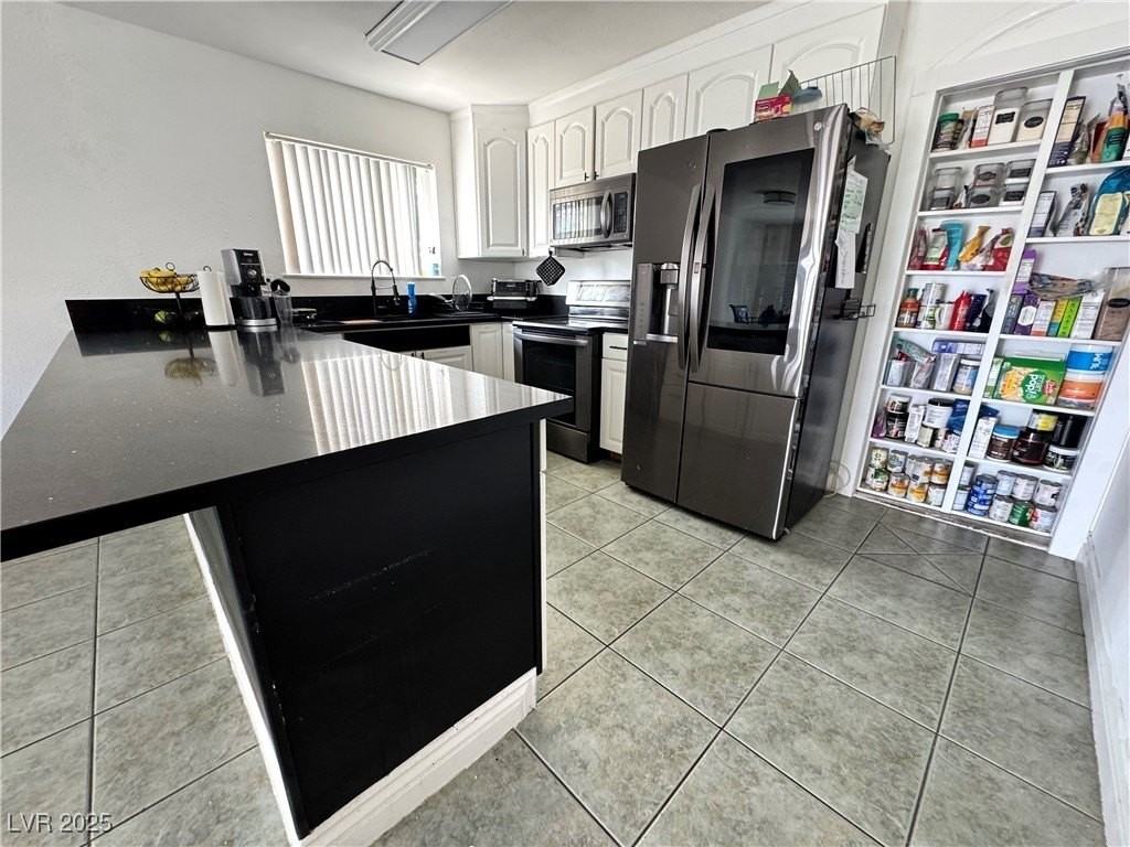 5248 Rambling Rd - Photo 6 of 33