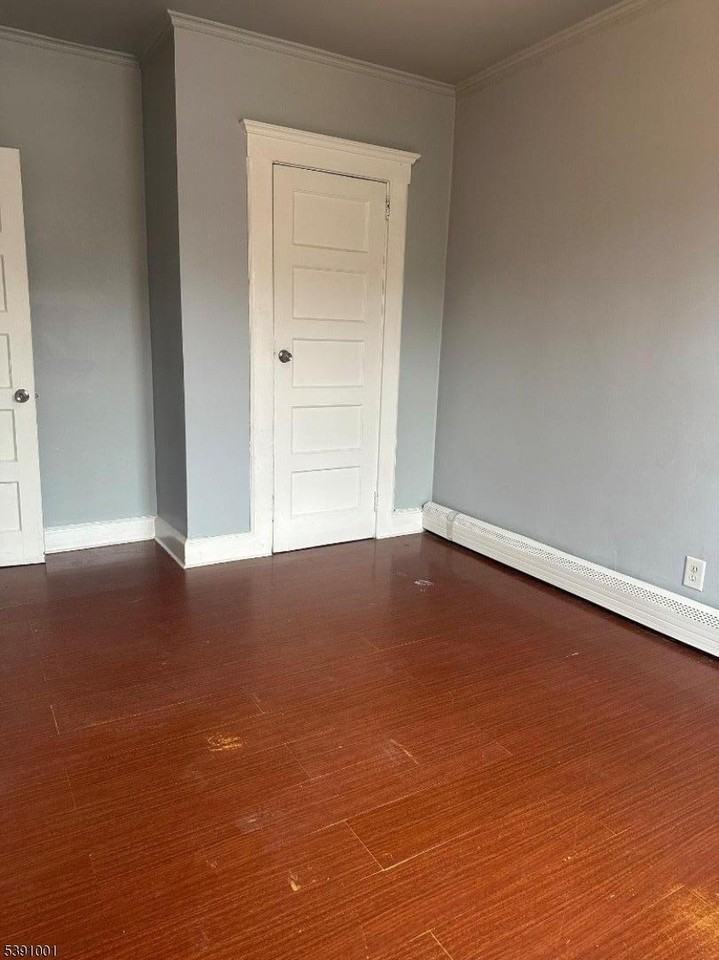 553 Bloomfield Ave #2B - Photo 2 of 15