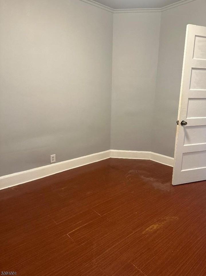 553 Bloomfield Ave #2B - Photo 4 of 15