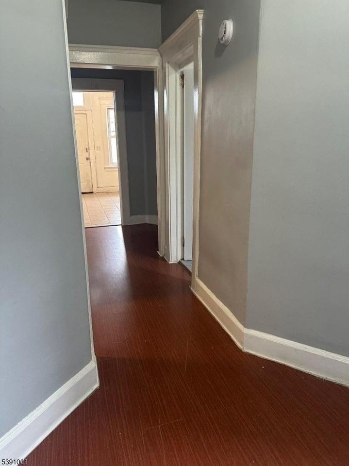 553 Bloomfield Ave #2B - Photo 5 of 15