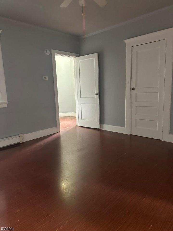 553 Bloomfield Ave #2B - Photo 6 of 15