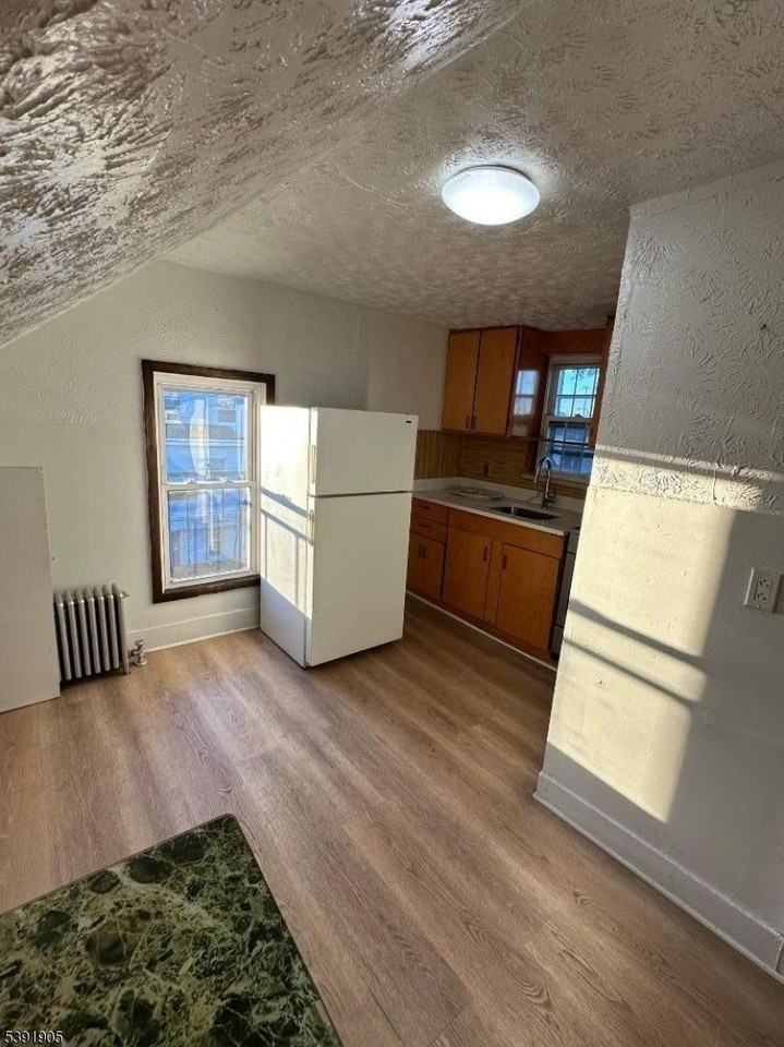 421 Ellison St - Photo 3 of 12