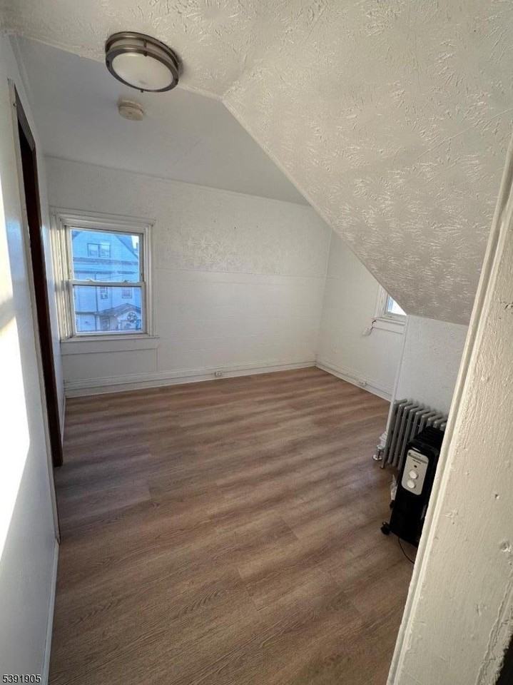 421 Ellison St - Photo 7 of 12