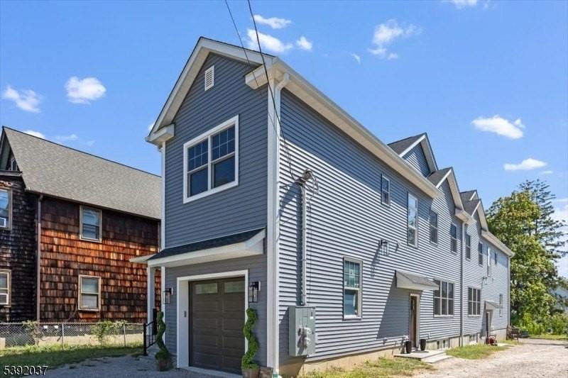 235 Martin Luther King Ave - Photo 2 of 33