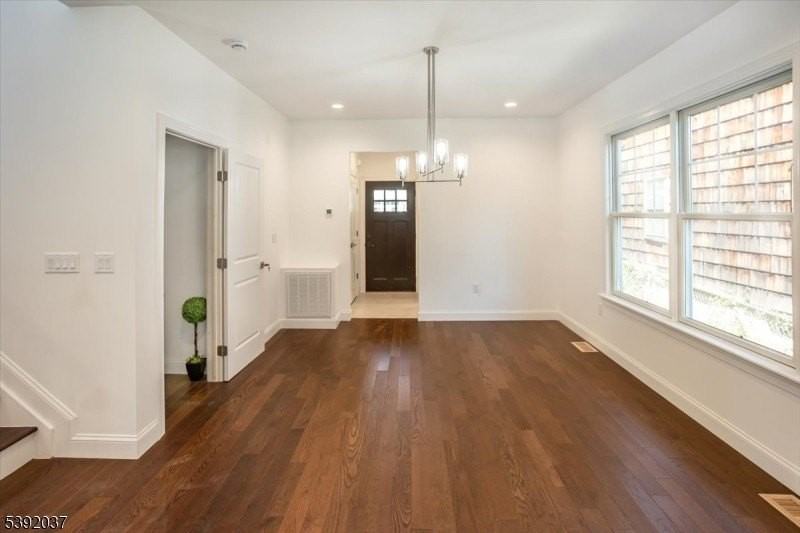 235 Martin Luther King Ave - Photo 6 of 33