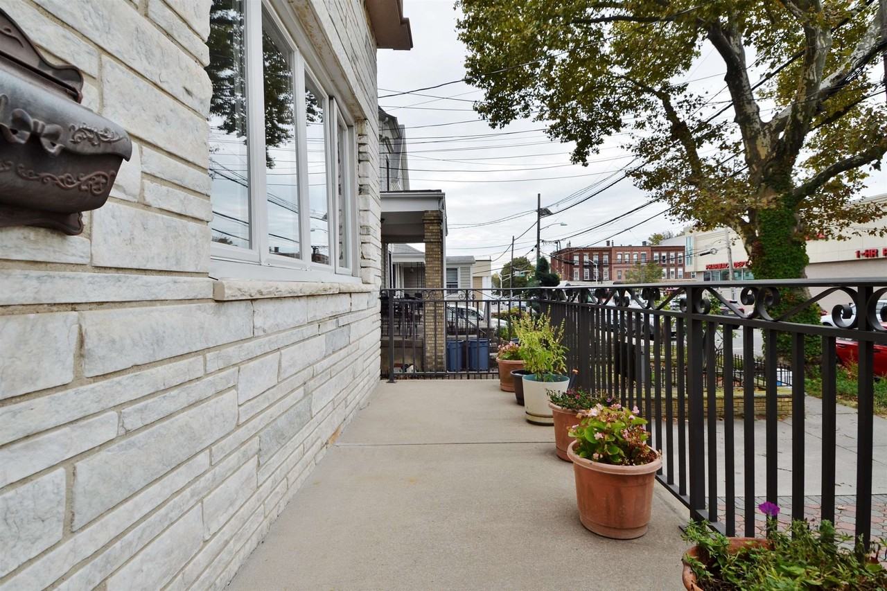 19 W 32nd St #1 - Photo 3 of 26