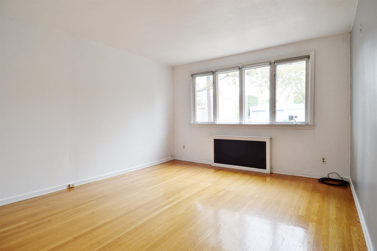 19 W 32nd St #1 - Photo 4 of 26