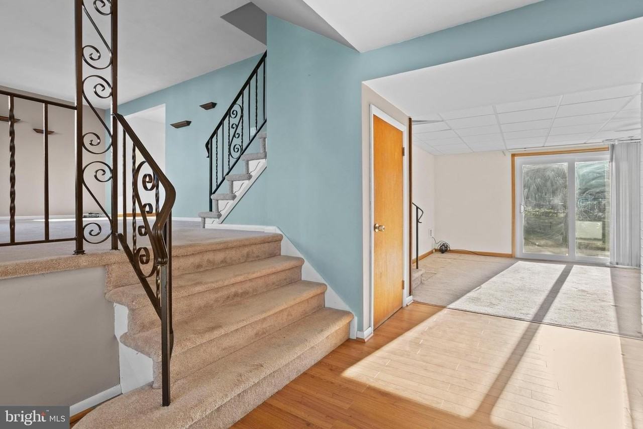 18 Cobblestone Ln - Photo 3 of 36