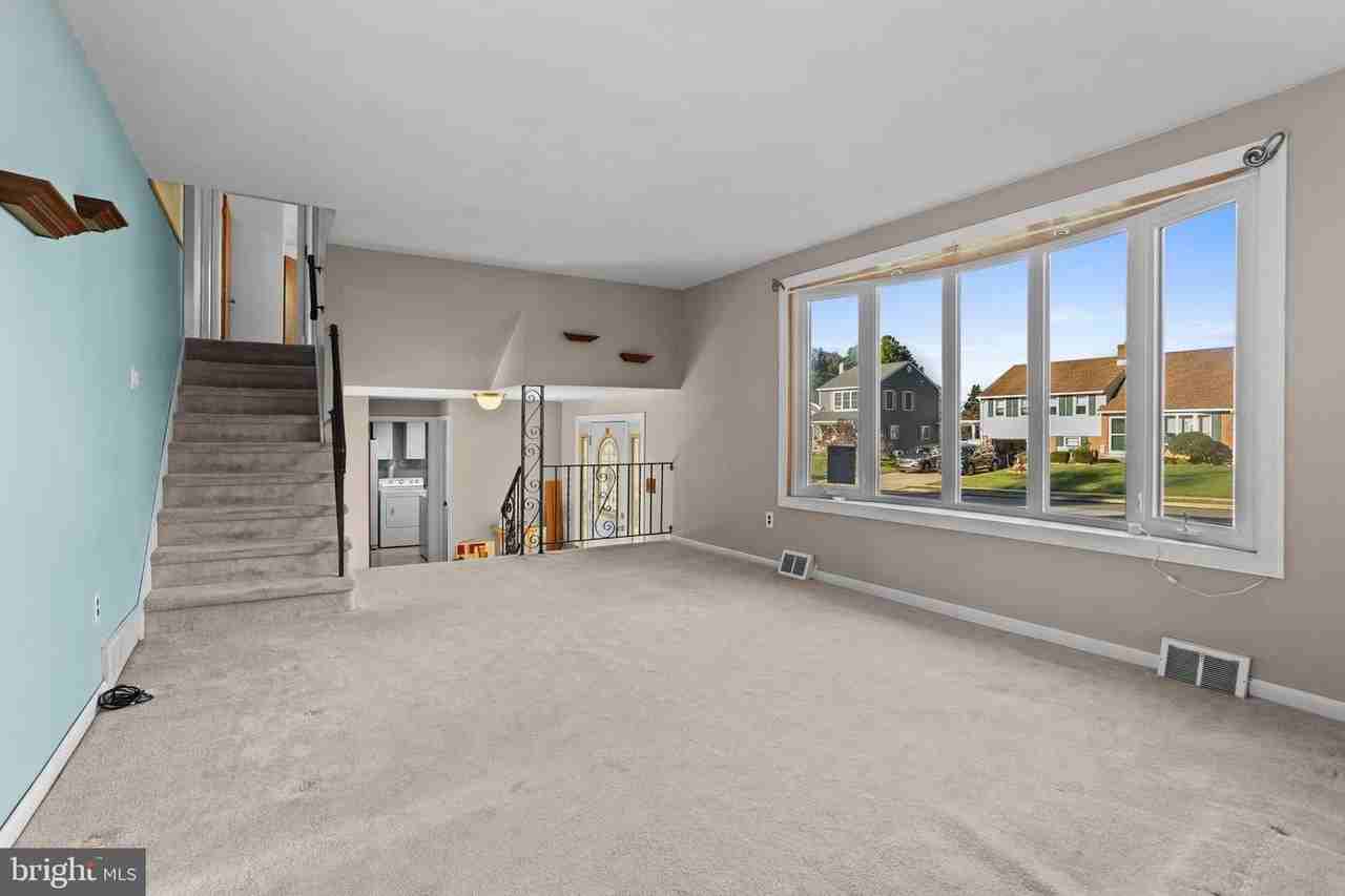 18 Cobblestone Ln - Photo 4 of 36