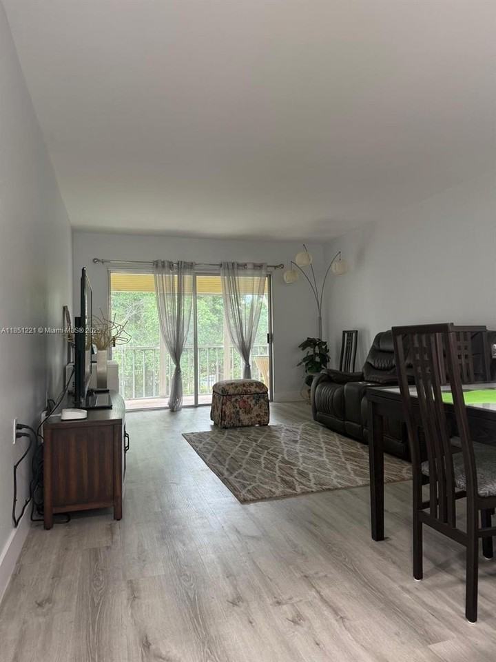 1102 Bahama Bnd #D2 - Photo 7 of 26