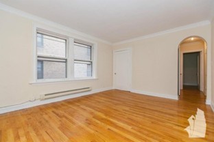 425 W Roscoe St - Photo 1 of 1
