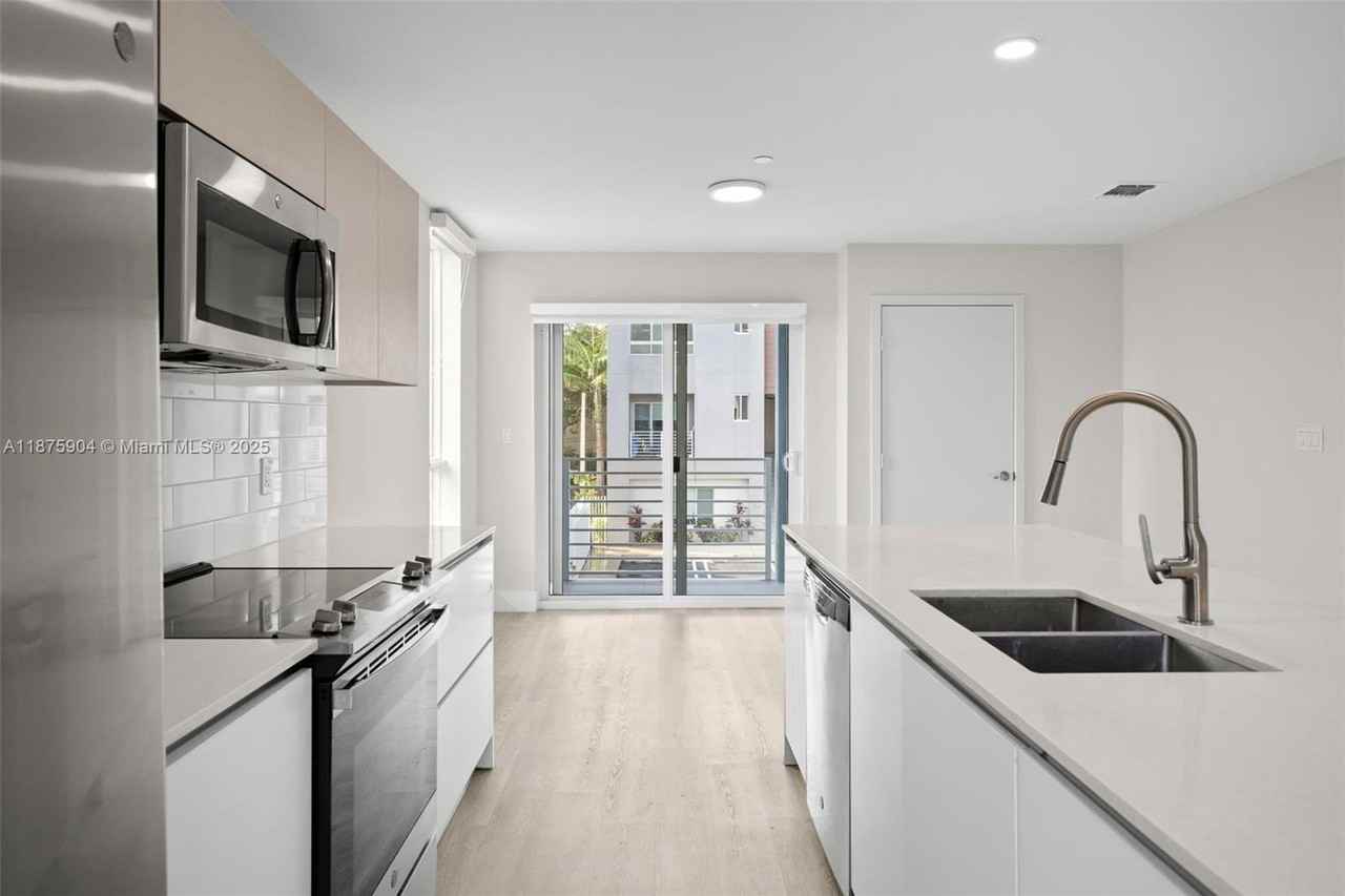 2555 Northeast 193rd Street #2201