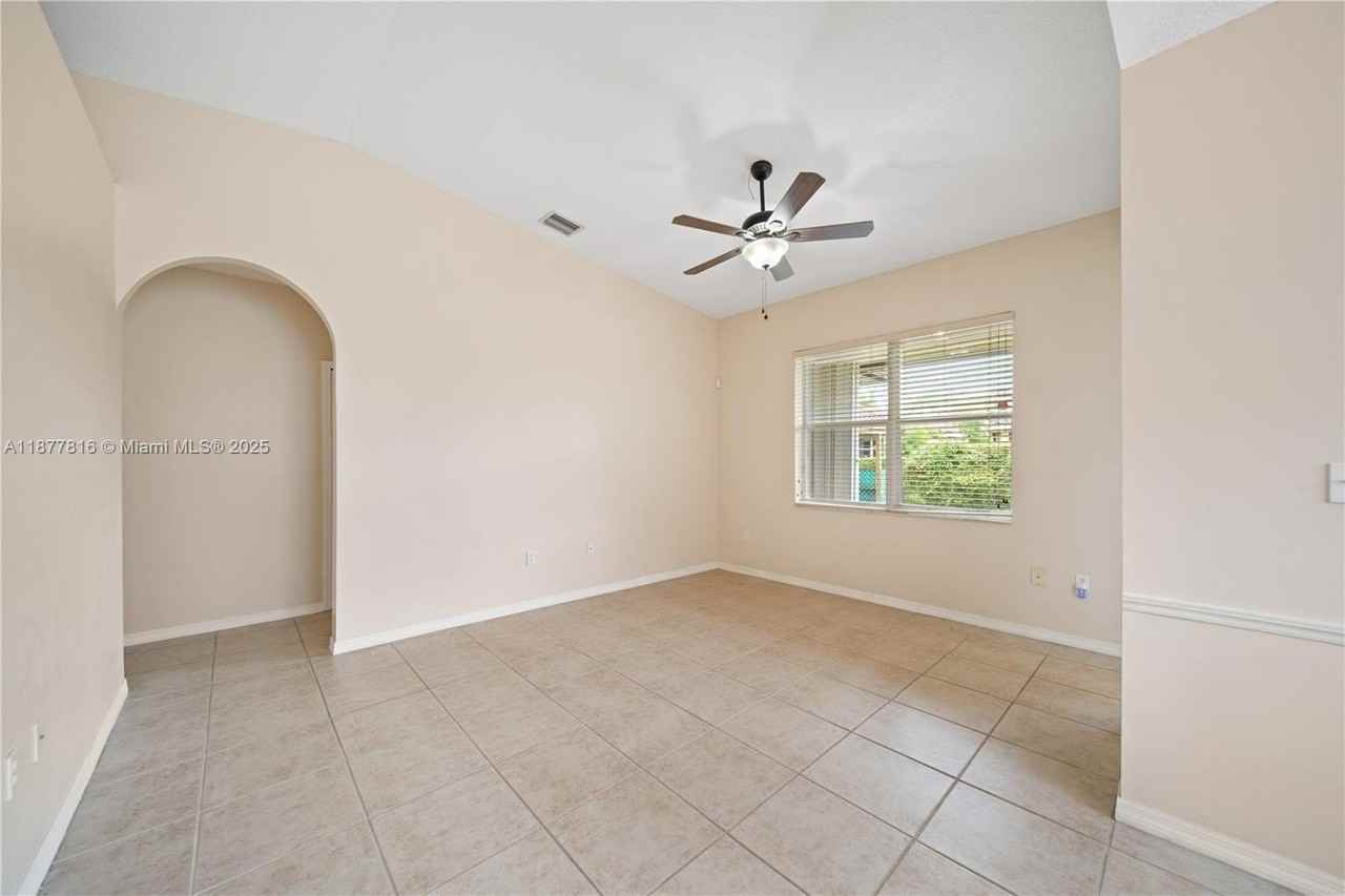 12543 Sw 119th Pl #0 - Photo 4 of 33