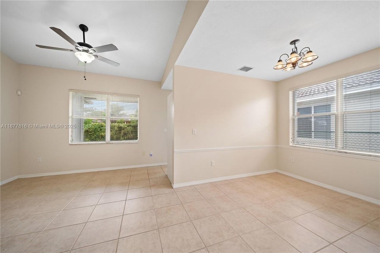 12543 Sw 119th Pl #0 - Photo 5 of 33