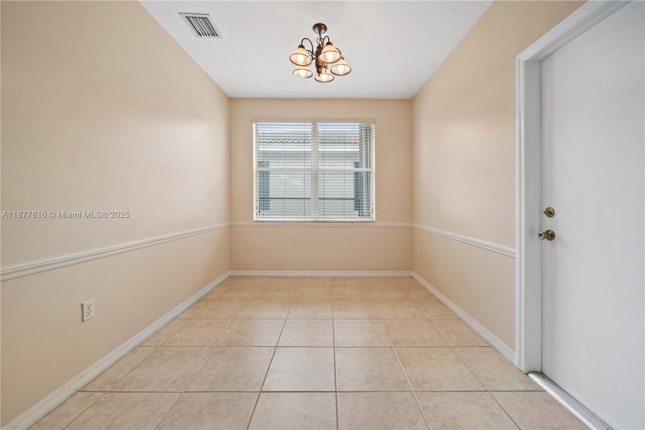 12543 Sw 119th Pl #0 - Photo 7 of 33