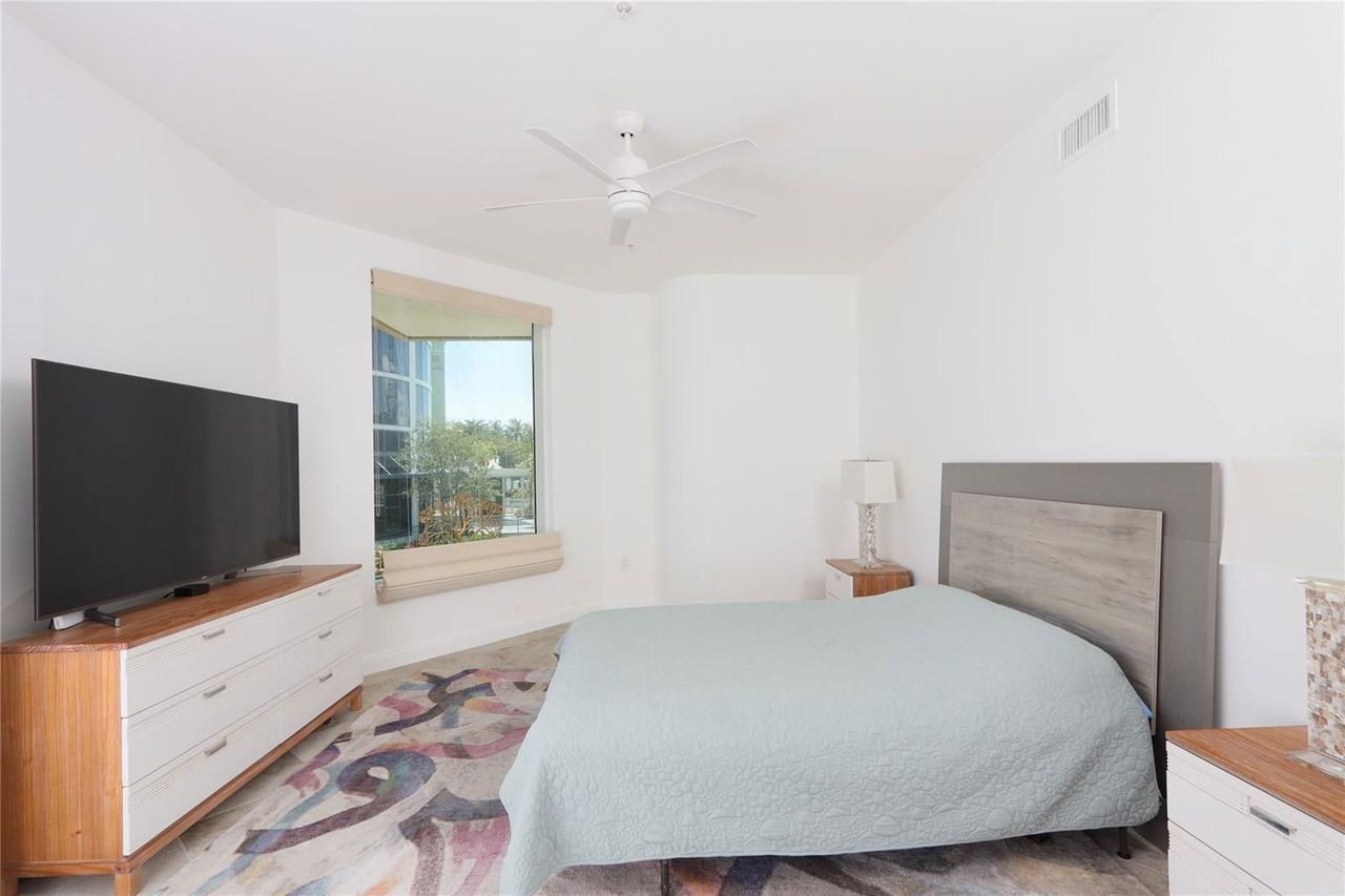 N New River Dr E #E201 - Photo 5 of 8