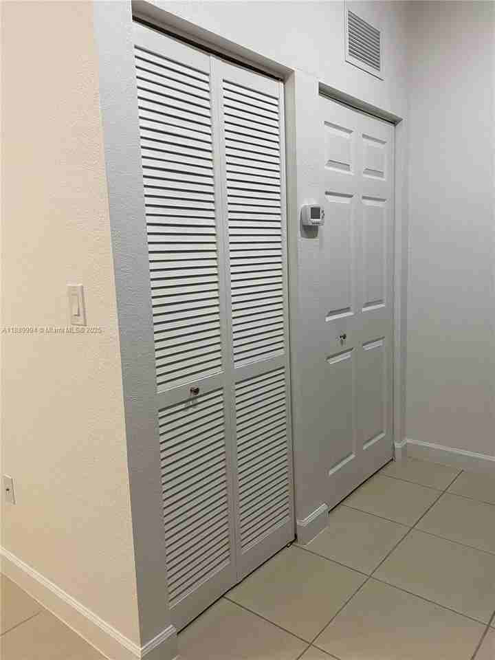 17077 Sw 93rd St #REAR - Photo 6 of 31