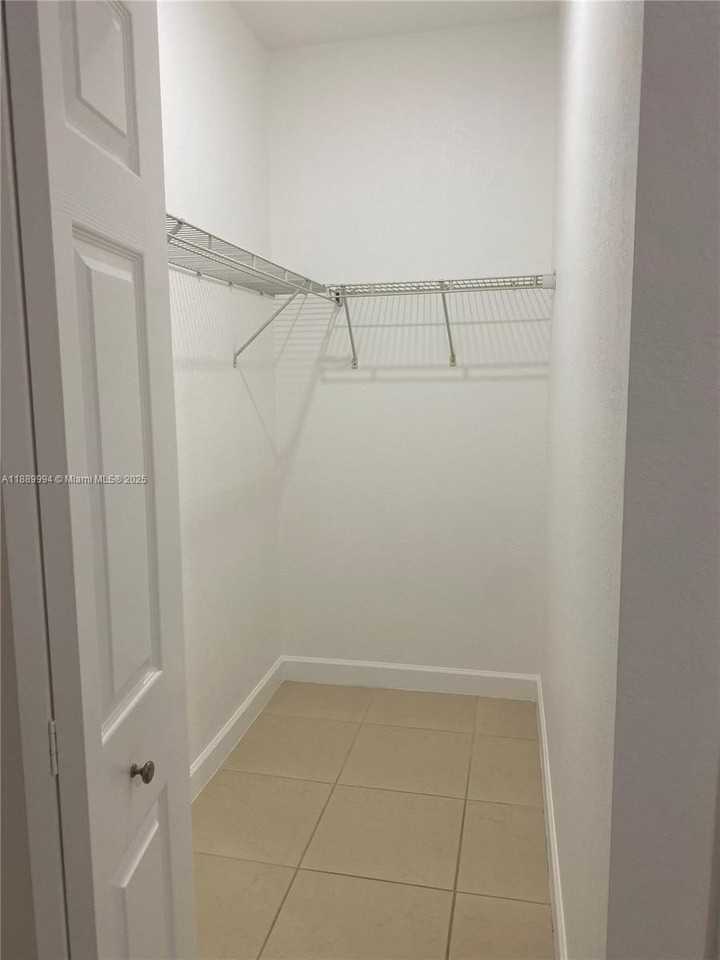 17077 Sw 93rd St #REAR - Photo 7 of 31