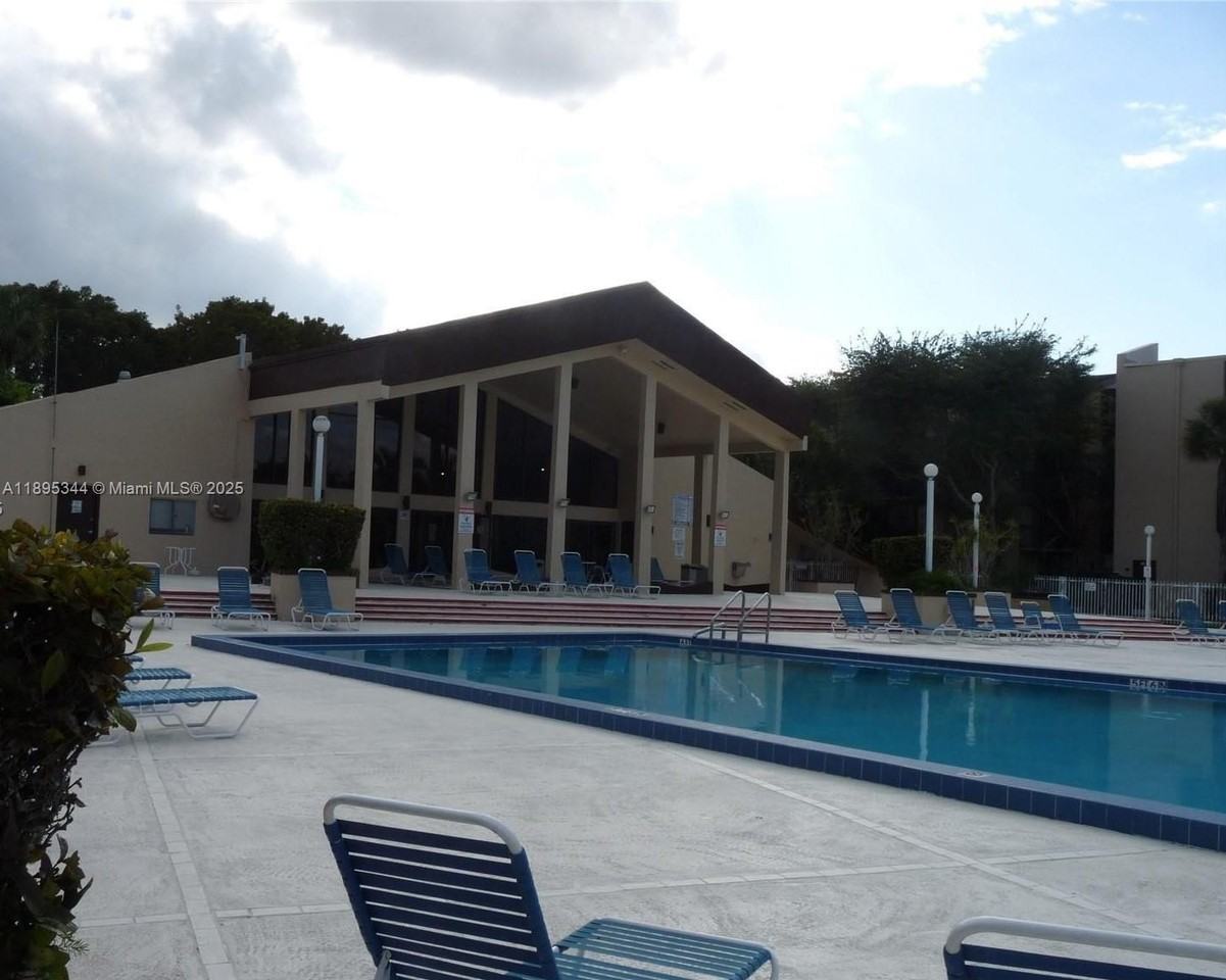 14501 N Kendall Dr #408H - Photo 7 of 20