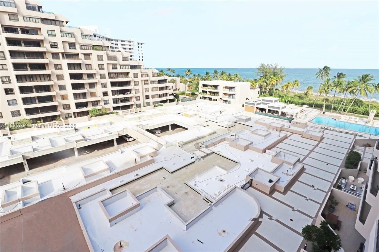 201 Crandon Blvd #636 - Photo 3 of 50