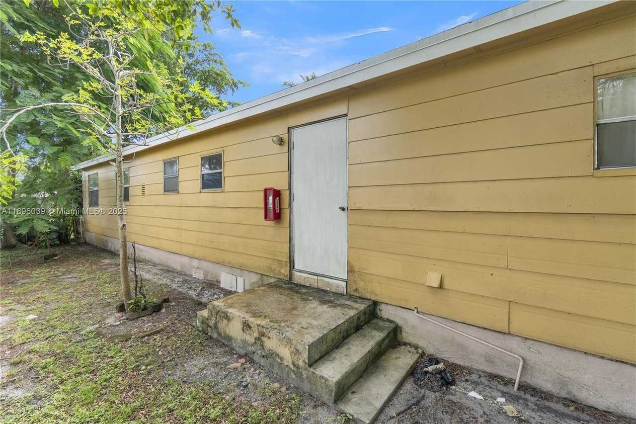 2005 Nw 11th Ave - Photo 7 of 40