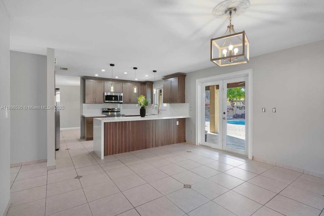 14020 Southwest 38th Street - Photo 6 of 21