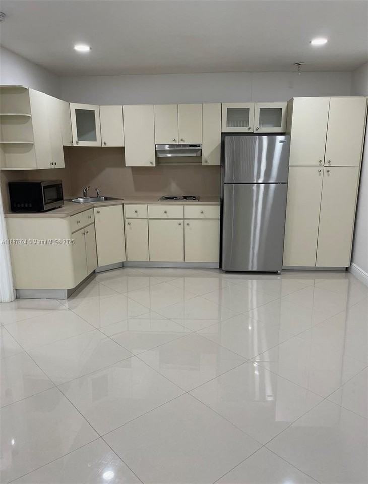 33013 East 8th Avenue #0 - Photo 3 of 4