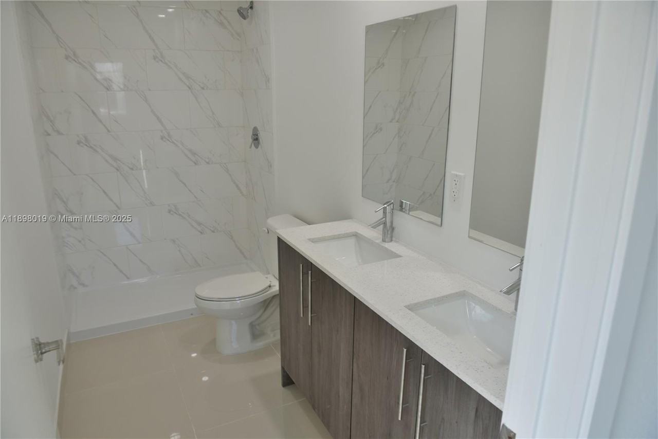 1160 Northwest 2nd Street - Photo 7 of 17