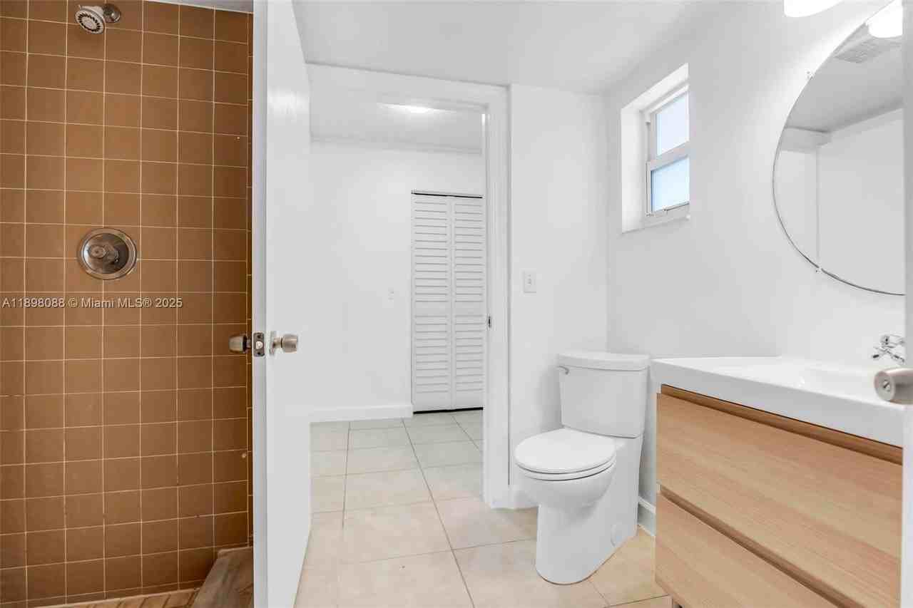 8002 Lagos De Campo Blvd #B101 - Photo 5 of 31