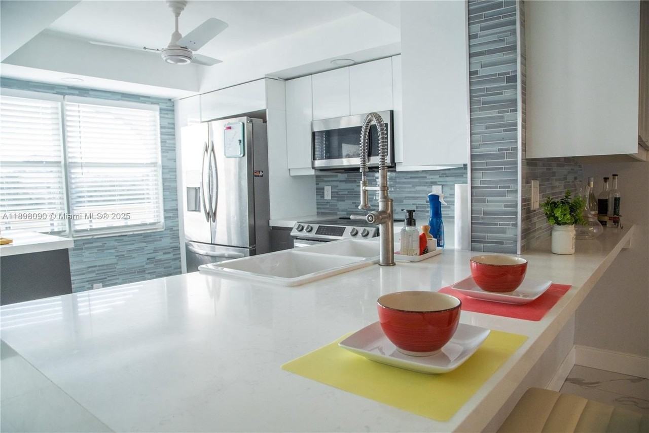 2304 Lucaya Lane #J4 - Photo 6 of 50