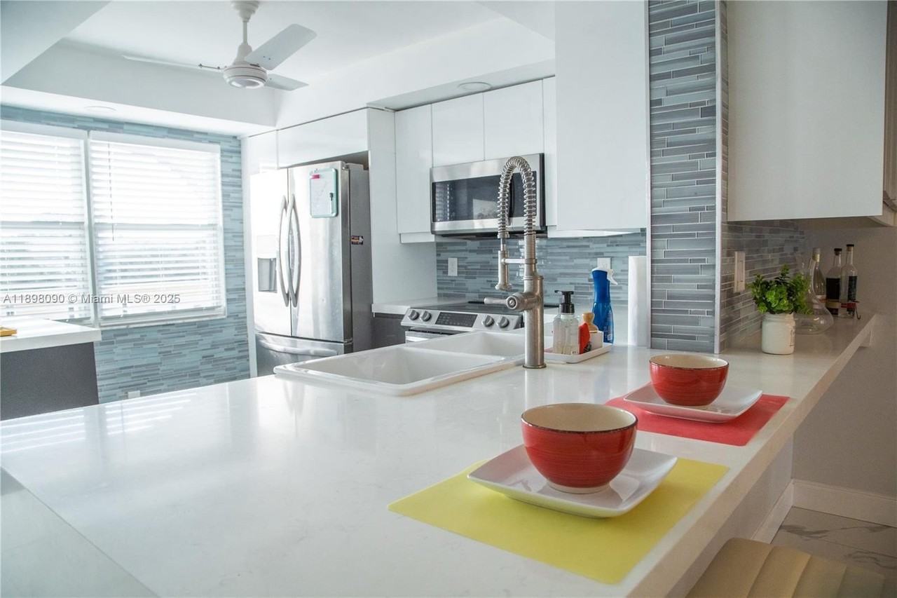 2304 Lucaya Lane #J4 - Photo 7 of 50