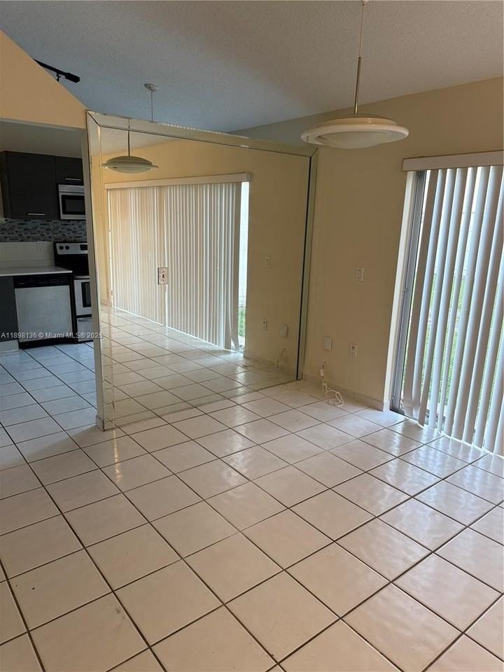 14450 Sw 95th Ter - Photo 2 of 9