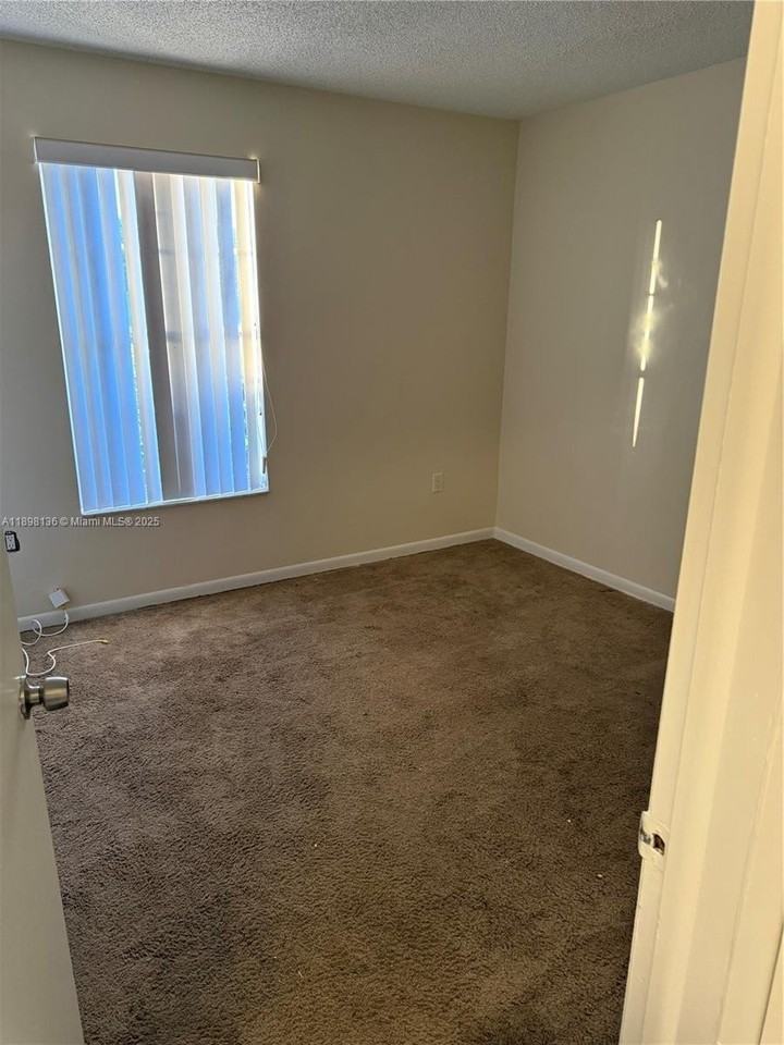 14450 Sw 95th Ter - Photo 7 of 9