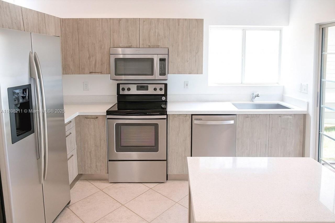 14478 Sw 139th Avenue Cir W #14478 - Photo 7 of 25