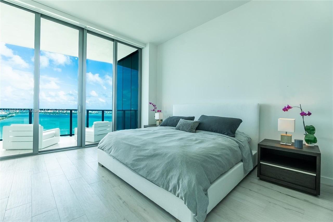 3131 Ne 7th Ave - Photo 7 of 33