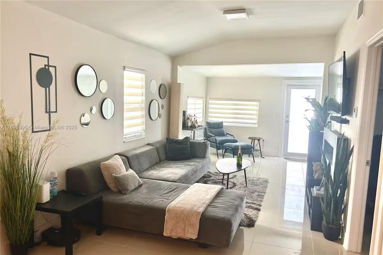 3132 Nw 43rd St - Photo 5 of 29