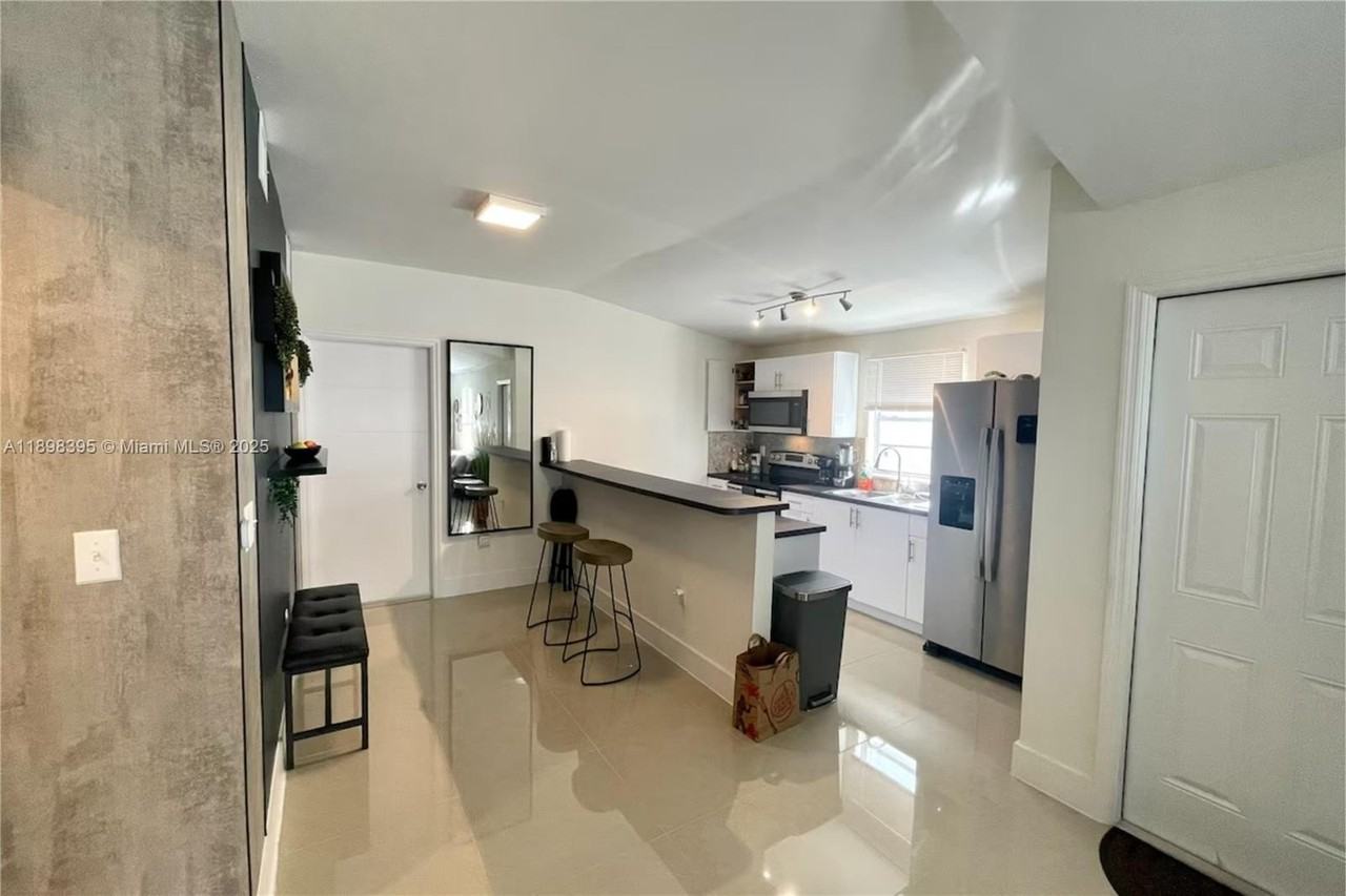 3132 Nw 43rd St - Photo 6 of 29