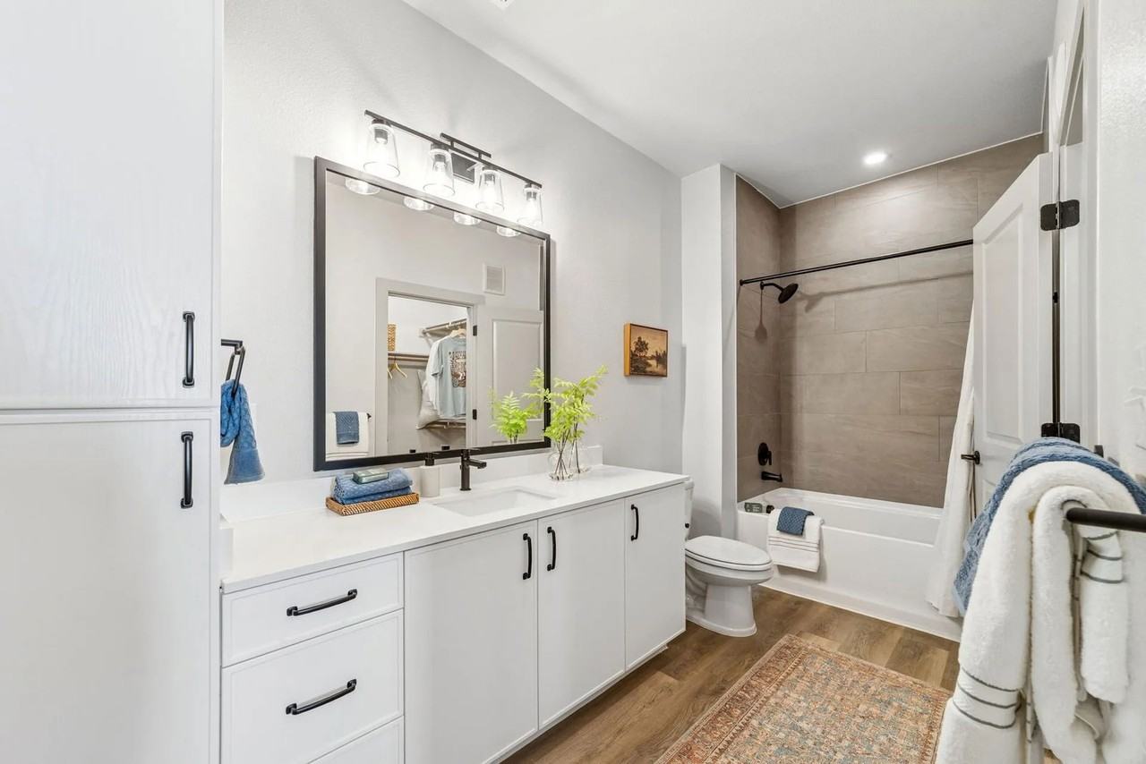 4515 Bluebonnet Ln - Photo 6 of 8