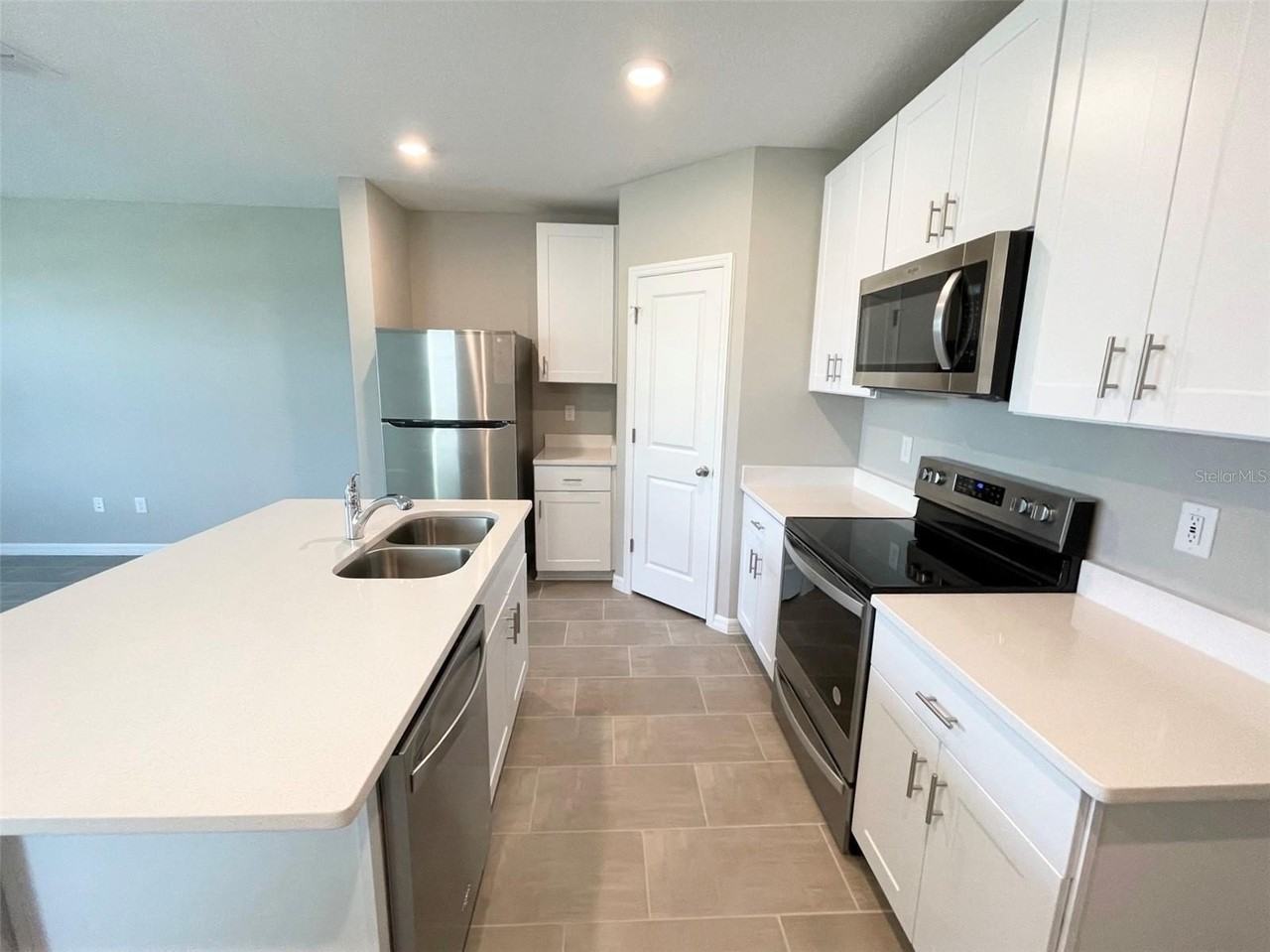 5844 Ocean Isle Dr - Photo 4 of 39