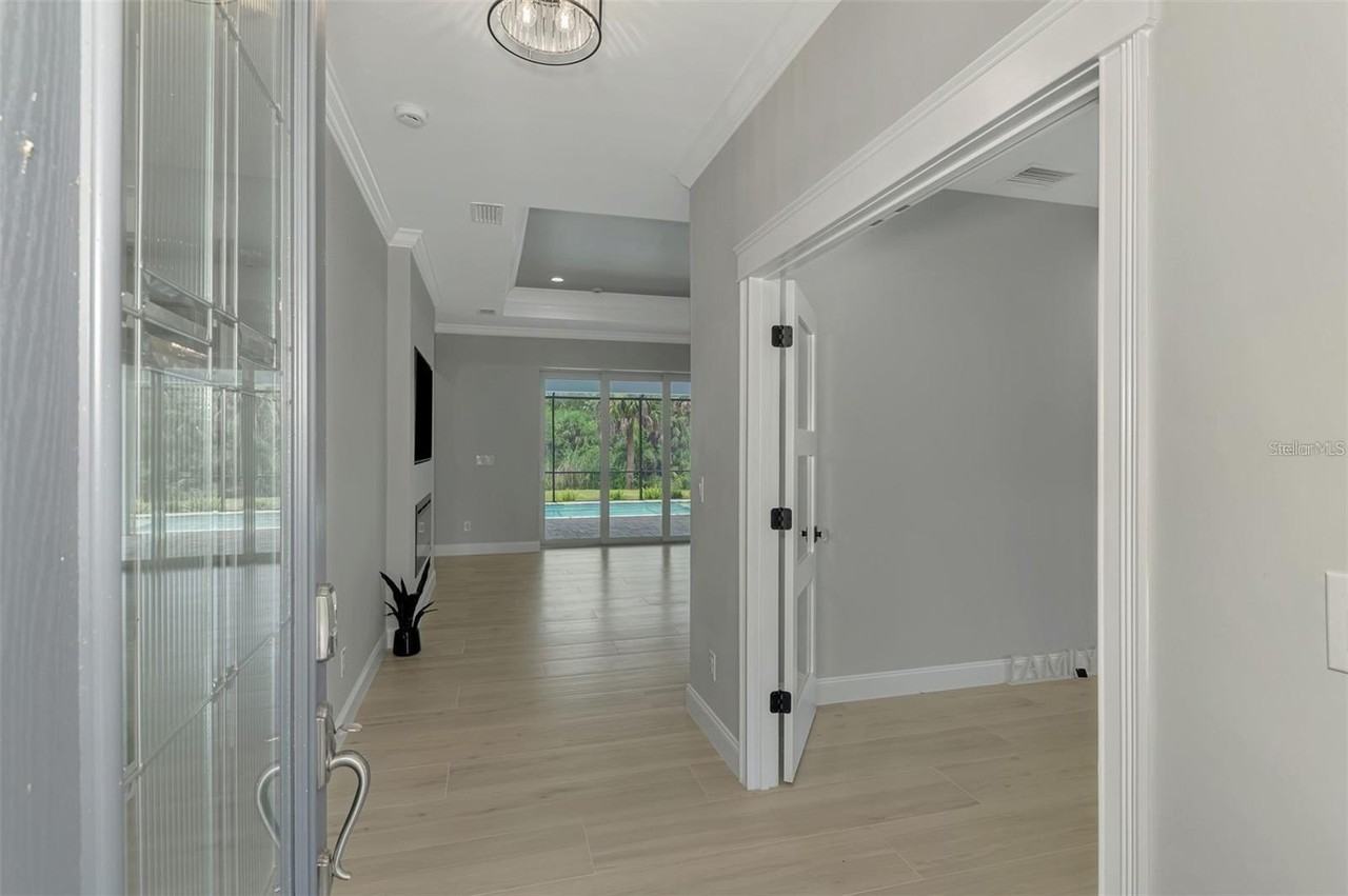 2129 Lorrain Drive - Photo 6 of 46