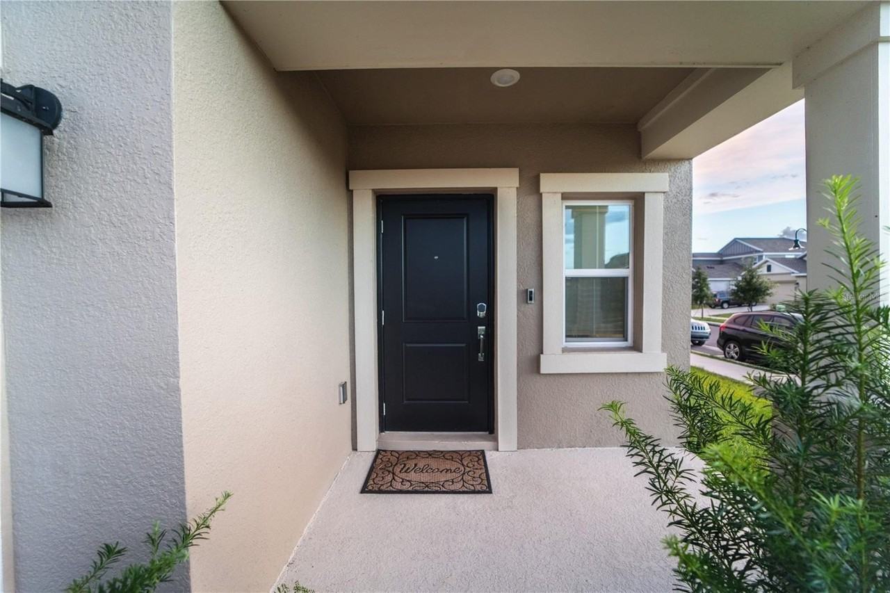 4022 Ambrose Ave - Photo 3 of 31