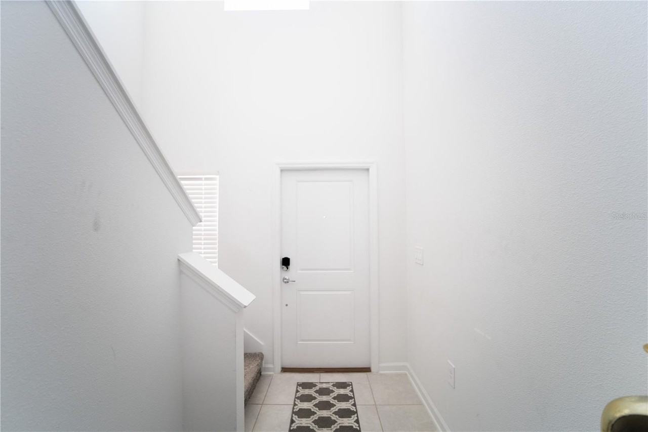 4022 Ambrose Ave - Photo 5 of 31