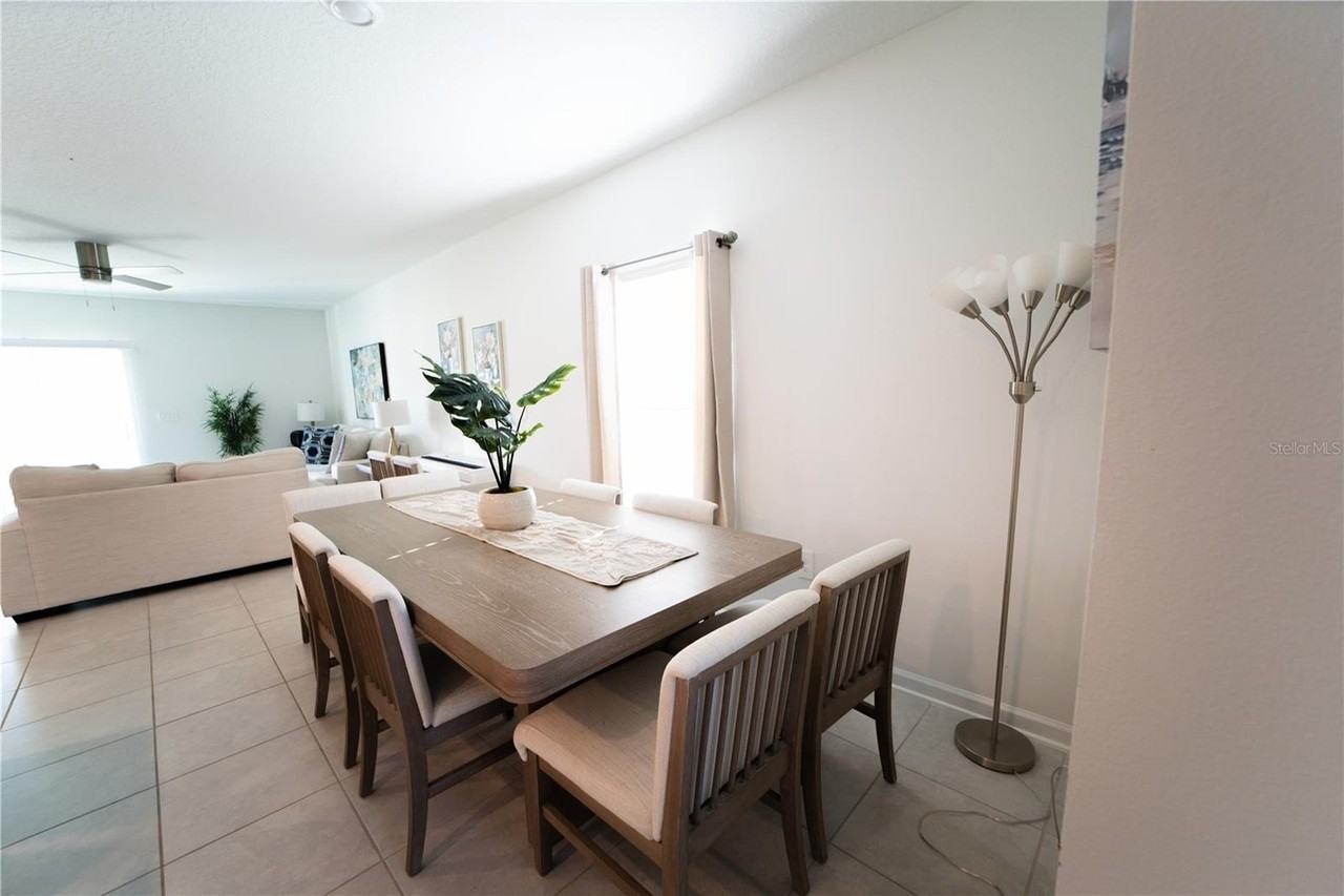 4022 Ambrose Ave - Photo 6 of 31