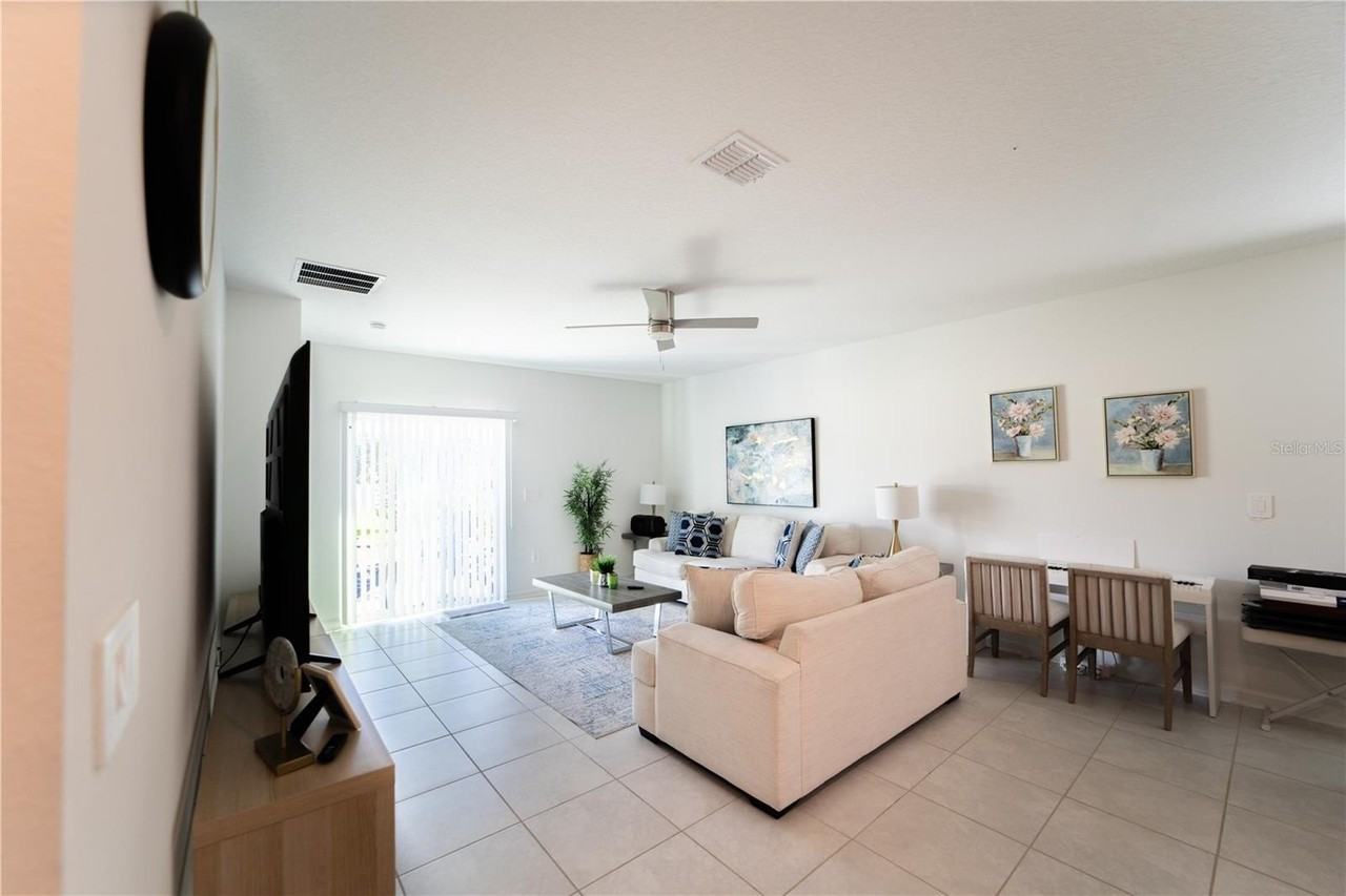 4022 Ambrose Ave - Photo 7 of 31