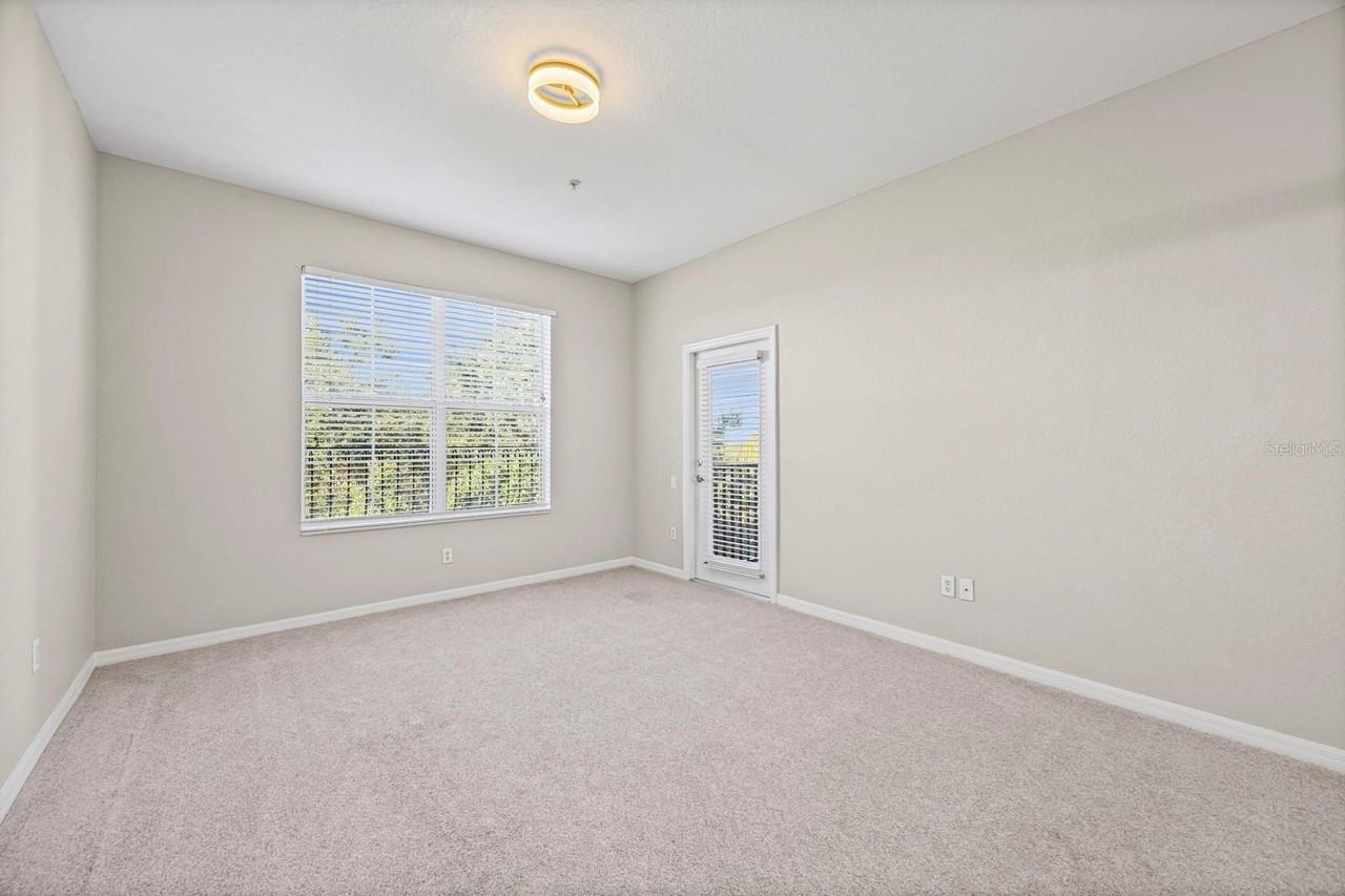 1355 Venezia Ct #405 - Photo 5 of 30