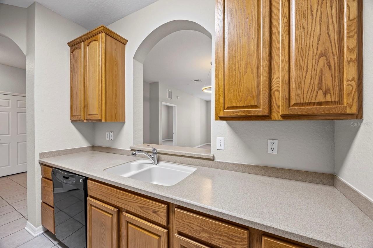 1355 Venezia Ct #405 - Photo 7 of 30